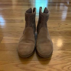 Jack Rodgers tan booties for kids